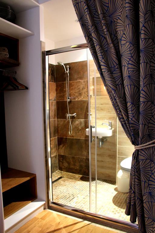 Private Room In A Parisian Homestay! - Close To It All! Номер фото
